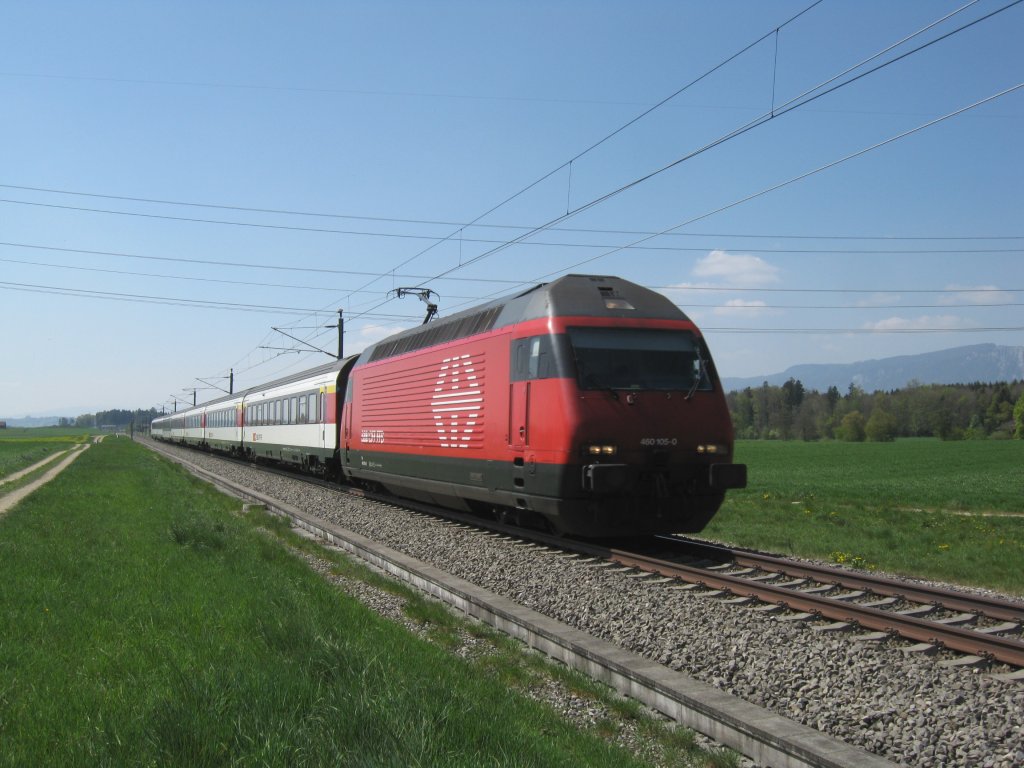 Wegen Bauarbeiten in Olten Hammer wurden am Wochenende vom 16.04.2011 (ab 16 Uhr)-17.04.2011 (Betriebsschluss) alle IR 21xx Biel-Konstanz via NBS/ABS umgeleitet. Im Bild IR 2127 mit Re 460 105 auf Hhe Bolken, 17.04.2011.