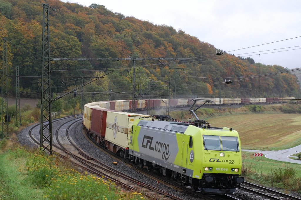 Wegen Bauarbeiten zwischen Kassel und Bebra wurde der M�nchener Bierzug nach Lippstadt am 06.10.2012 �ber Hannover/Hameln umgeleitet. Hier ist der Zug mit 185 534-5 auf der Umleitungsstrecke bei Himmighausen zu sehen.
