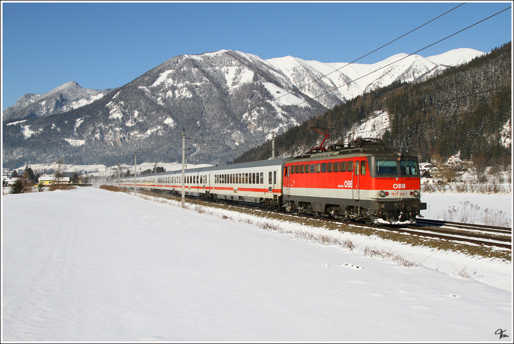 Wegen einer defekten 101er, wurde der IC 719 (Salzburg-Graz) in Selztal mit der 1142 625 bespannt.
Seiz 18.1.2012