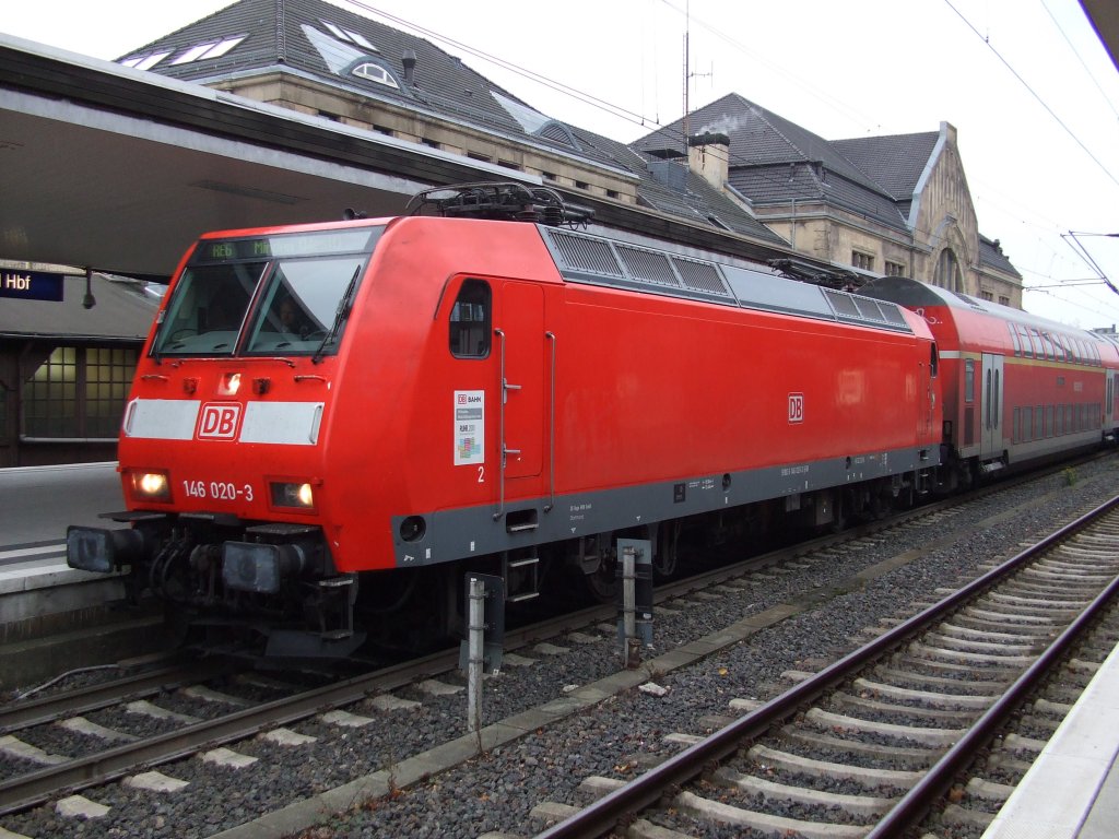Wegen eines Lokschadens musste 146 020-3 mit ihrem RegionalExpress im Bielefelder Hauptbahnhof eine Zwangspause einlegen. Nach 40 Minuten konnte die Fahrt dann in Richtung Minden (Westfalen) fortgesetzt werden.