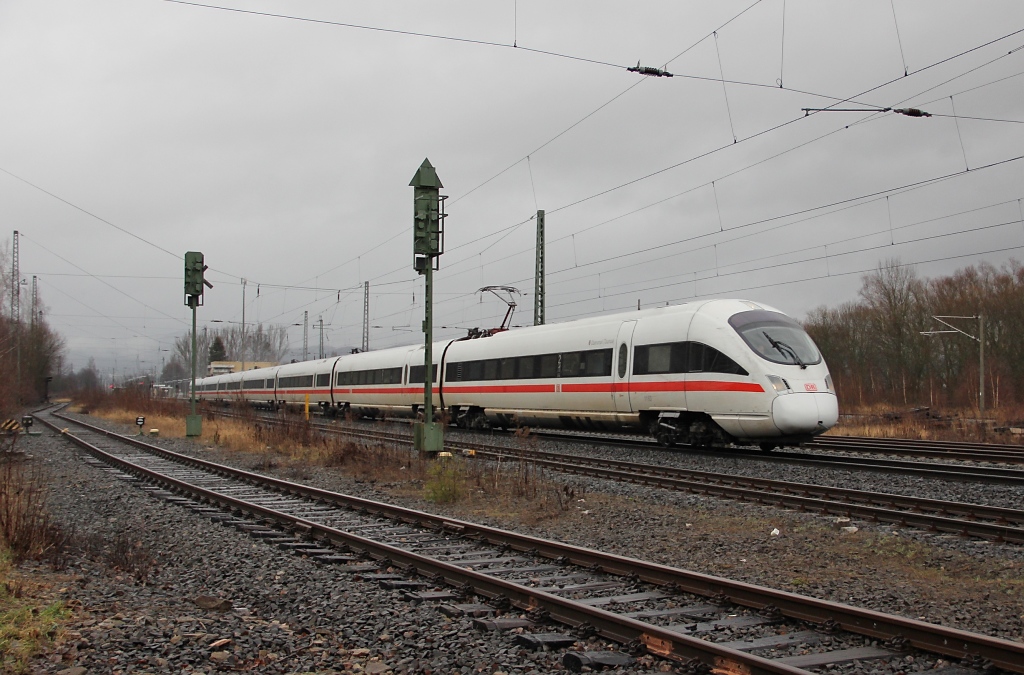 Wegen eines Updates des ESTW in Eisenach 21.01.2012 wurde der Fernverkehr zwischen Eisenach und Erfurt ab Bebra ber die NSS bis Eichenberg und von da weiter Richtung Leinefelde/Nordhausen/Halle umgeleitet. Hier der ICE  Oberursel (Taunus)  in Fahrtrichtung Bebra in Eschwege West.