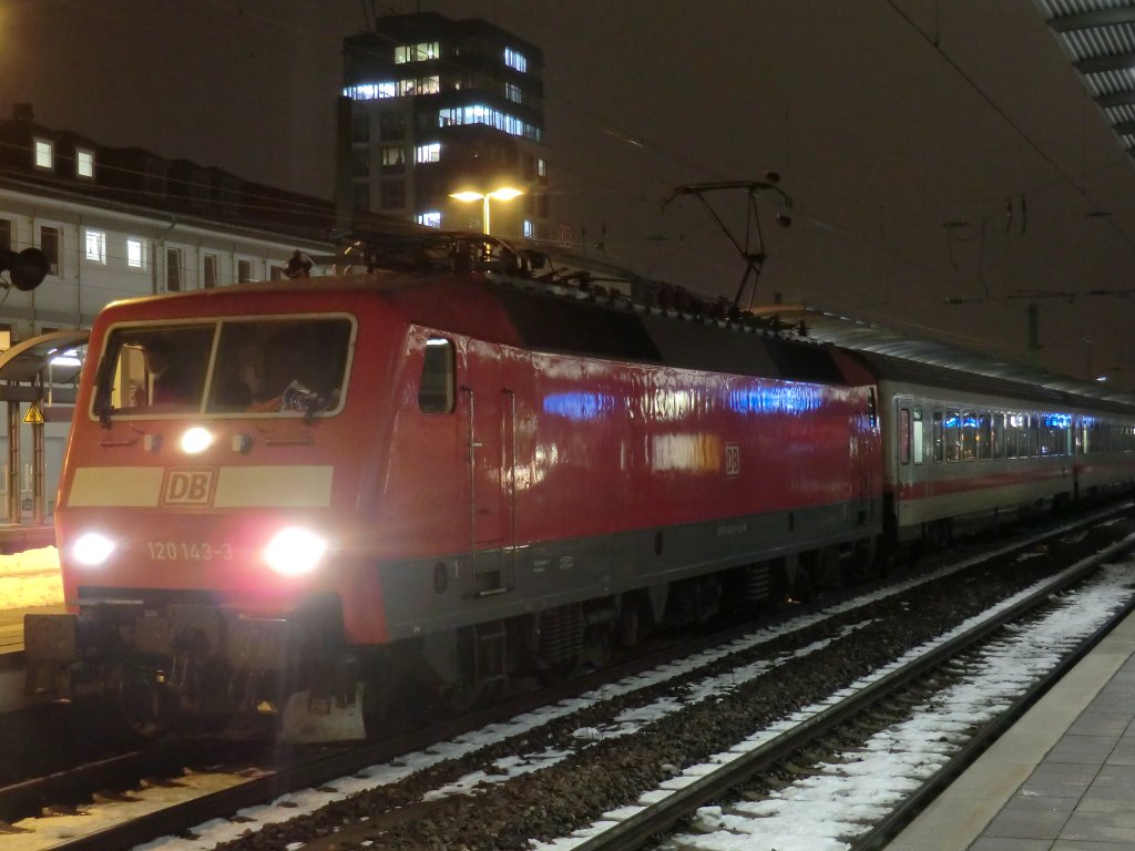 Wegen ihm fiel am 22.12.10 der IC 2054 mit 181 201 aus. Es kam 120 143 mit dem IC 2056 mit +68 in Kaiserslautern.