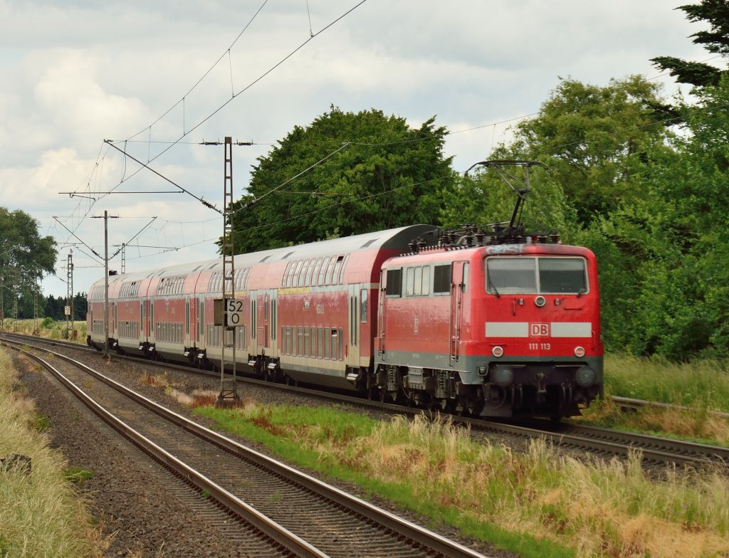 Wegen Schiebung hinten an gestellt!! ;-) Nein hier ist das ganz in Ordnung, weil die 111 113 einen RE4 Zug gerade durch Herrath in Richtung Wickrath schiebt auf dem Weg nach Dortmund Hbf. 22.6.2013