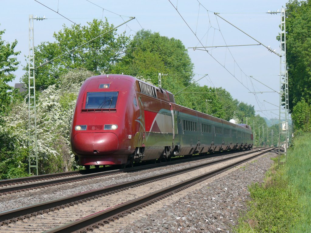Wegen Streckenarbeiten zwischen Aachen und Stolberg werden whrend der Pfingsttage viele Zge ber Mnchengladbach nach Aachen umgeleitet. So auch dieser Thalys PBKA 4345 der SNCF, hier kurz vor Herzogenrath. Aufgenommen am 22/05/2010.