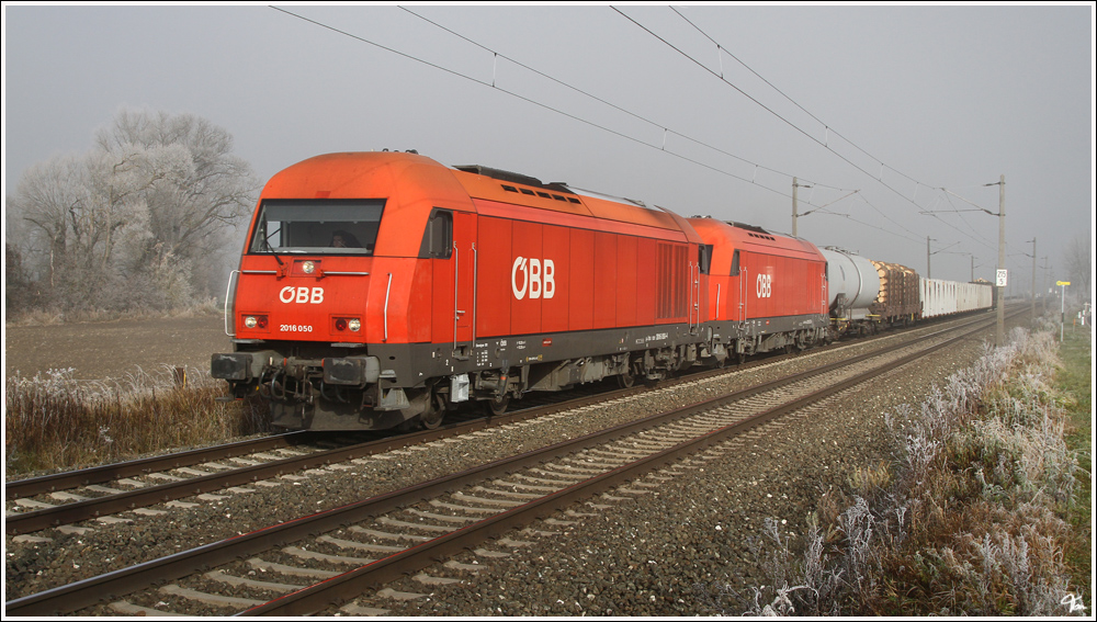 Wegen Umbauarbeiten im Zeltweger Bahnhof, fahren die Z�ge ins Lavanttal, zur Zeit von St.Michael aus.So auch der G�terzug 55557, bespannt mit den beiden Hercules 2016 050 + 057 von St Michael nach Frantschach. 
Preg 15.11.2011