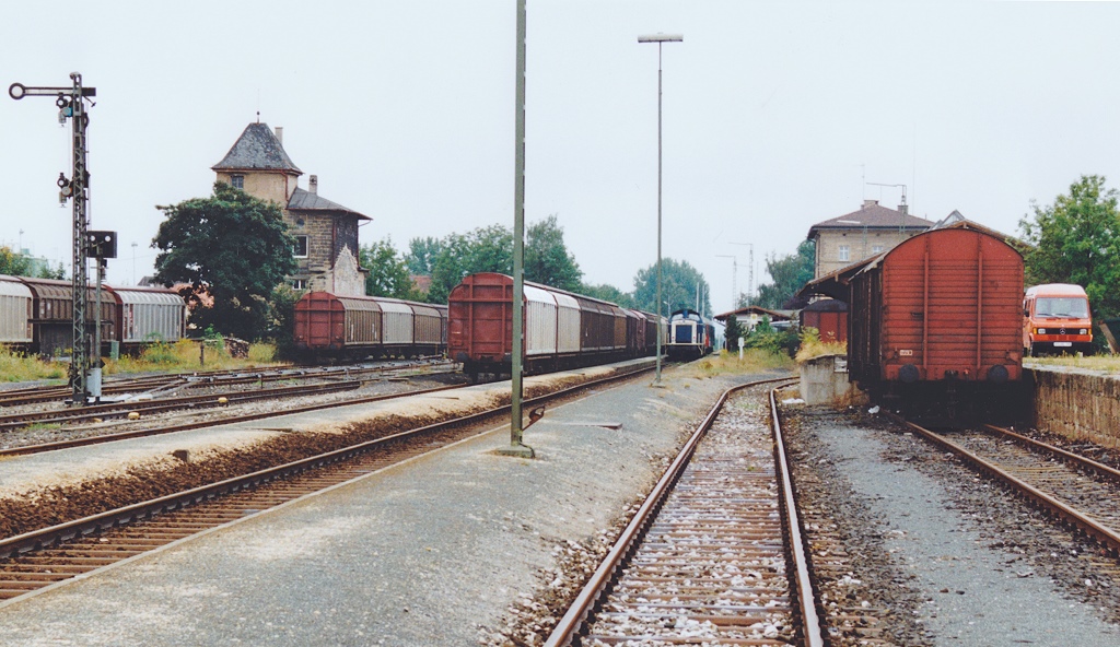 Wehmtig stimmt die Aufnahme vom 6.9.94, als noch in fast allen Rothenburger Gleisanschlssen Gterwagen be- und entladen wurden.