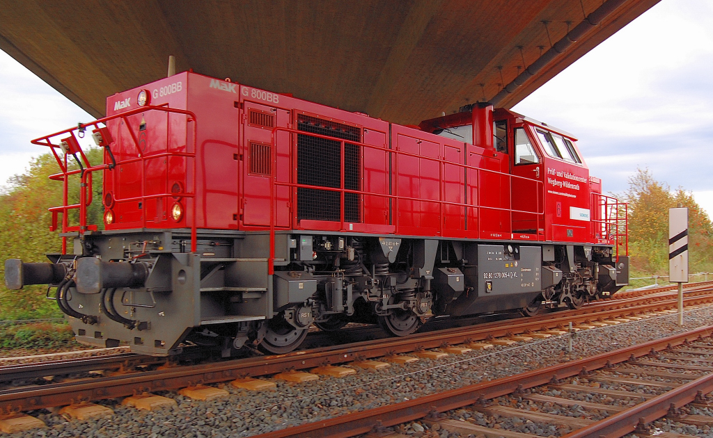 Weichenfahrt der 278 005-4 unter Brcke der B 57N bei der Aufahrt aus dem Bahnhof Rheindahlen am 6.10.2010!