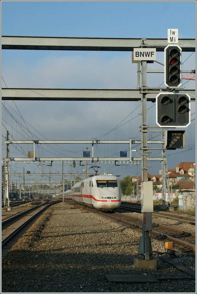 Weie Zge:DB ICE von Interlaken nach Berlin bei Bern Wankdorf. 
5. Okt. 2012