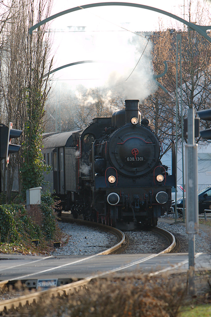 Weihnachtsfahrt von Salzburg nach Brmoos und zurck. Zu sehen ist die 638.1301 der GEG in Oberndorf. (24.12.2012)