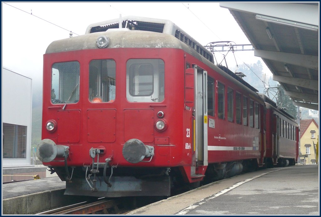 Weil sich der BDeh 3/6 sich in Landquart in Revision befindet, mssen abwechslungsweise die ABDeh 2/4 24 und 23 einspringen. Hier werden sie soeben ausgewechselt in Heiden. (10.11.2009)