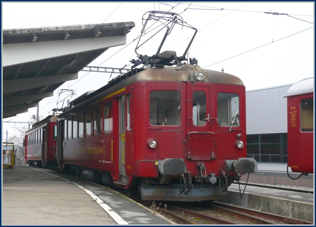 Weil sich der BDeh 3/6 sich in Landquart in Revision befindet, mssen abwechslungsweise die ABDeh 2/4 24 und 23 einspringen. Hier werden sie soeben ausgewechselt in Heiden. (10.11.2009)