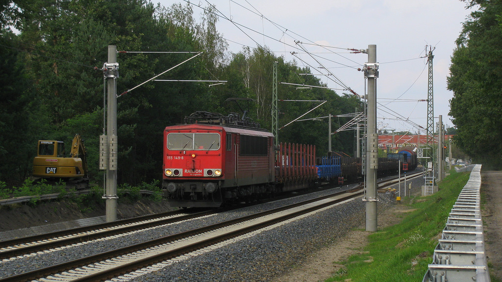 Weil sie sich hier im Osten eh so heimisch f�hlen kam gegen 15:57 am 17.09.2011 noch eine 155er mit dem Mo-Sa fahrenden 45475 von Seddin nach Weglinec.