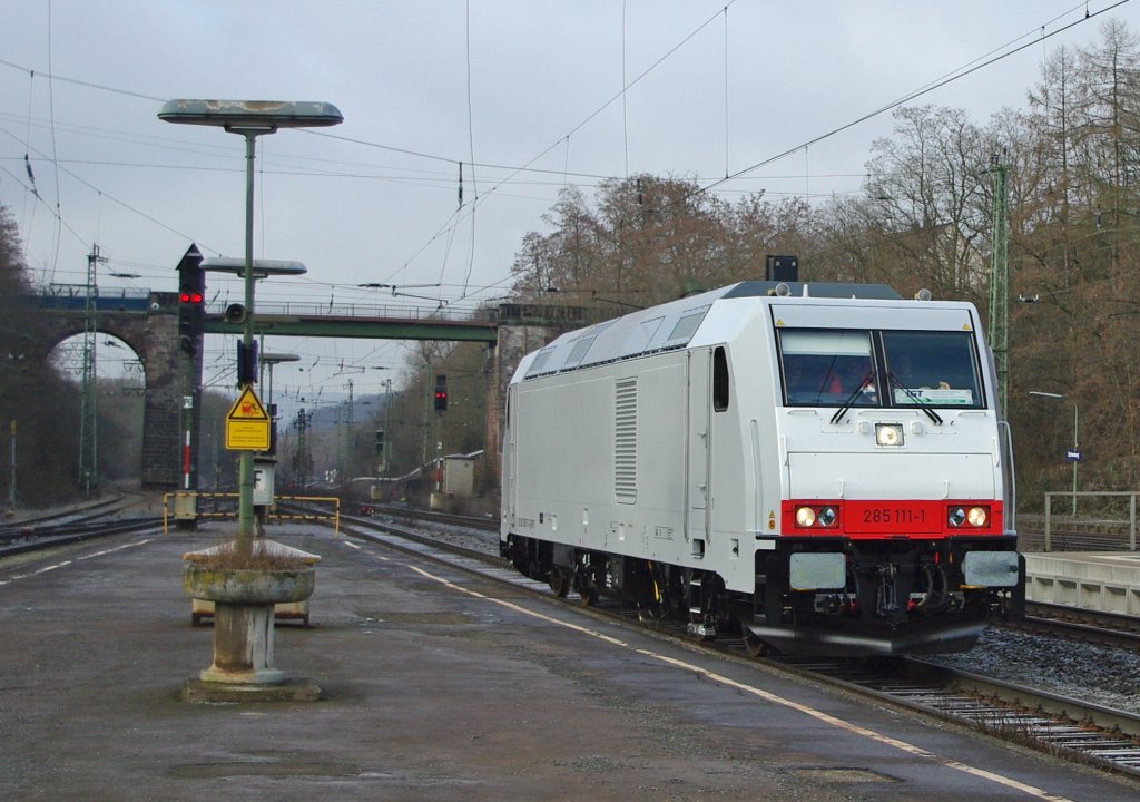 Wei-Fahren kommt immer mehr in Mode. Hier zu sehen: 285 111-1 mit IGT Schildchen im Fenster, aber vermutlich nur auf einer Testfahrt. Aufgenommen am 04.03.2010 in Eichenberg.