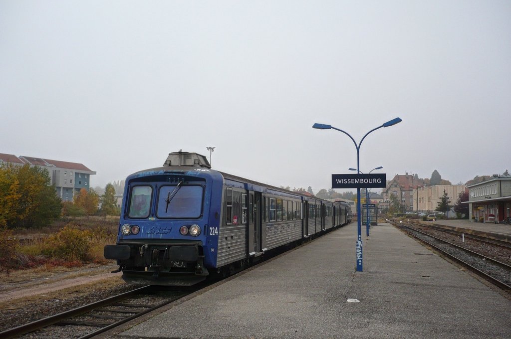 Wei�enburg SNCF:
Gleich geht´s als RE zur�ck in Richtung els�ssische Hauptstadt.
(29.10.09)