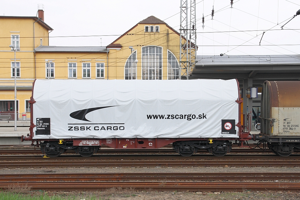 Wei�er Coil-Transportwagen vom Typ Shimmns mit der Nr. 31 RIV 56 SK-ZSSKC 4777 121-3 am 12.04.2010 im Bahnhof Eberswalde