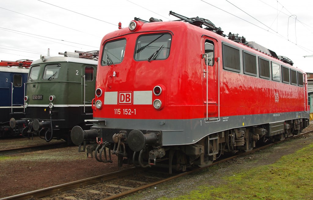 Weitere Exponate im  Oldie-Flgel  vom BW Osnabrck waren die stechend rote 115 152-1 neben der dezent grnen E50 091. Aufgenommen am 19.09.2010.