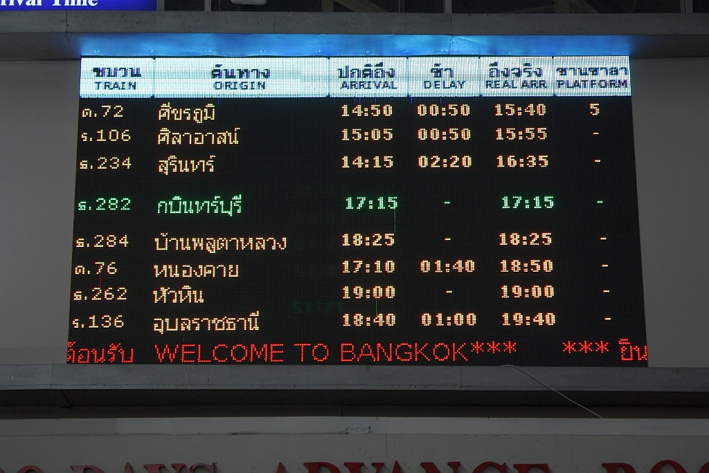 WELCOME TO BANGKOK - meist etwas spter, aber immerhin doch. Ankunftsanzeige im Bf. Hua Lamphong am 02.November 2012.

