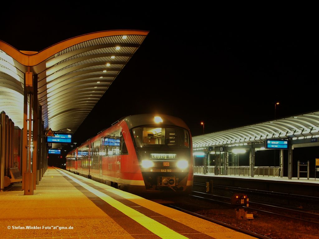 Wendezugersatzleitsung mit 2x 642 anstatt einer 218 mit Wagenzug, aufgenommen am Abend des 10.11.2010 in Hof Hbf.