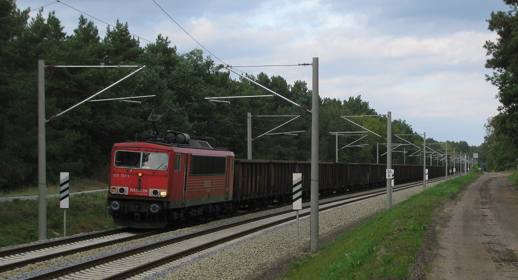 Wenig spter gab es dann einen Kohlenzug von Knigs Wusterhausen nach Spreewitz, welcher um 15:54 die Bestenseer 70er-Kurve passiert. 06.10.2011