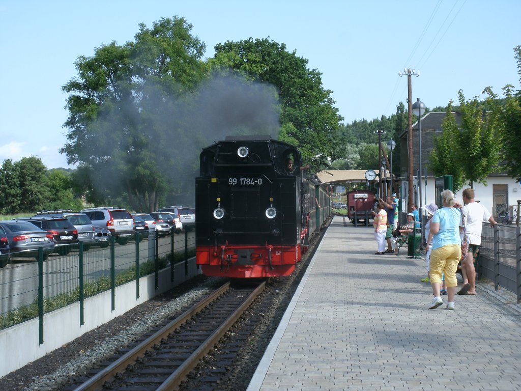 Wenige Kilometer von Sellin entfernt die nchste Station:Baabe wo ebenfalls,am 04.August 2013,99 1784 mit dem P225 Binz-Ghren einfuhr.