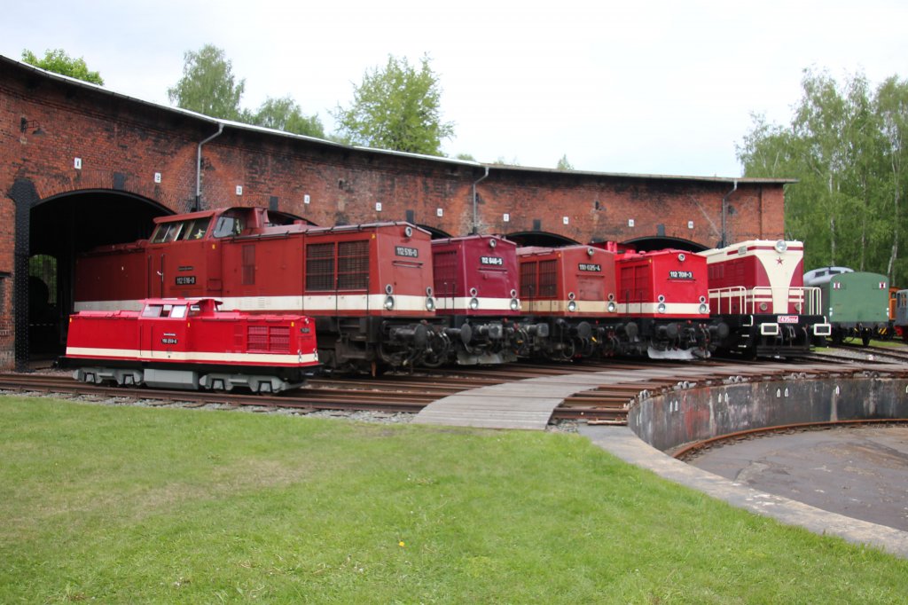 Wenn ich mal gross bin...Vom 17.-20.05 2012 fanden im Schwarzenberger Eisenbahnmuseum die 20.Eisenbahntage statt.Dieses Modell im Mastab 1:2,4 war neben seinen Vorbildern zu bestaunen.