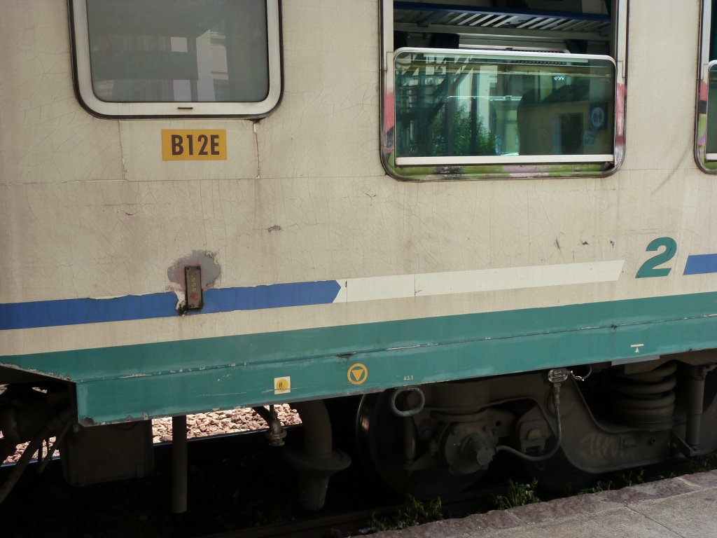 Wenn man mit der rhtischen Bahn in Tirano ankommt und auf den italienischen Bahnhof geht, bekommt man erstmal ein Schock. Im krassen gegensatz zur rhtischen Bahn ist alles schlecht gepflegt, dreckig und rostig.