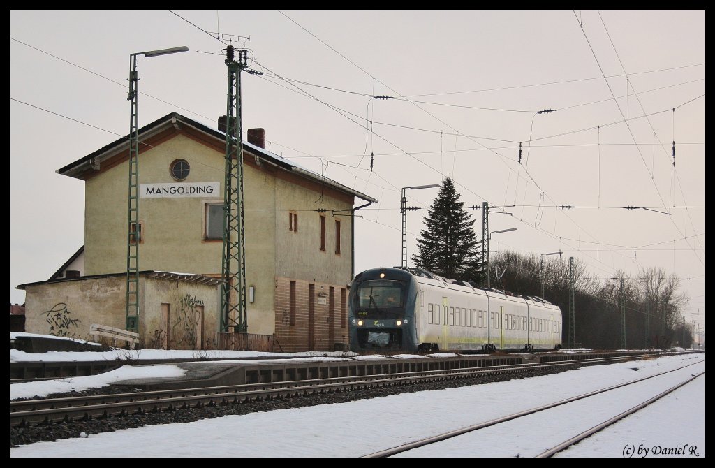 Wenn man so will, ist dass das Ende einer ra. Es ist vollbracht! Einer der erste Planmigen Agilisfahrten war diese hier. 440 903 bildet den AG 84485 von Regensburg nach Plattling. 
Datum des Geschehens ist der allen bekannte Fahrplanwechsel am heutigen 12.12.10, Ort war Mangolding.