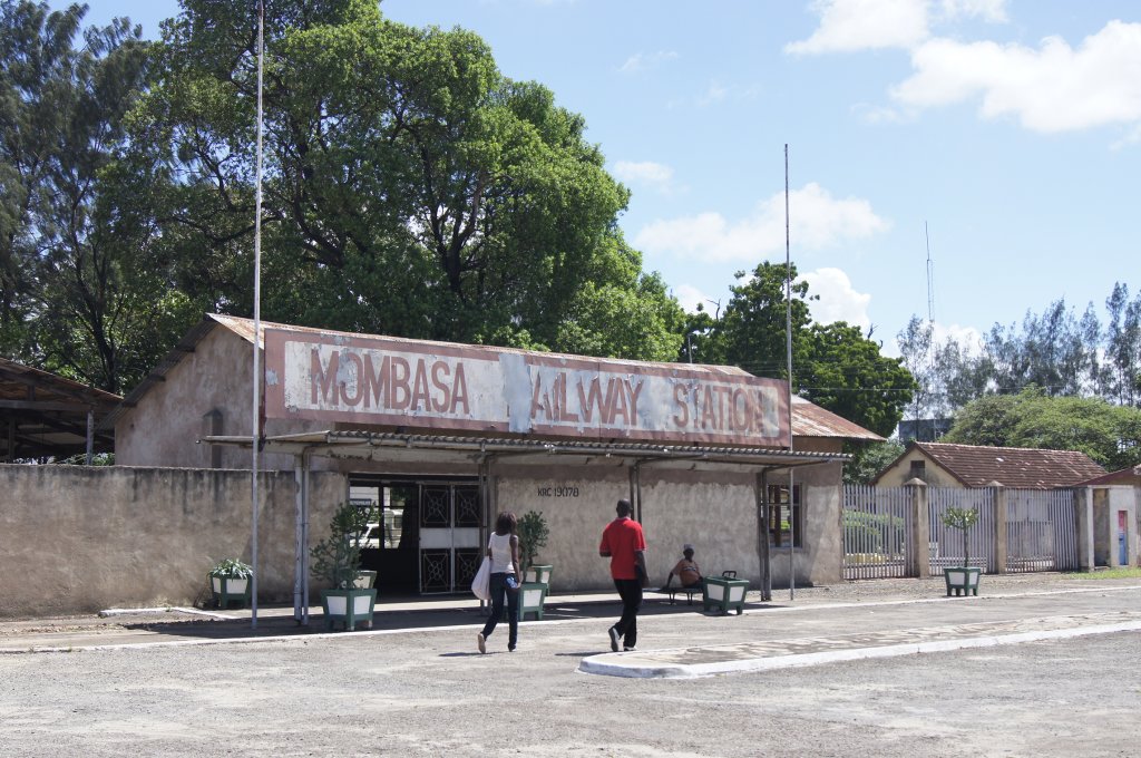 Wer am Ausgangspunkt der legendren Ugandabahn ein prchtiges Empfangsgebude erwartet hat wird leider enttuscht. Mombasa am 31.5.2012.