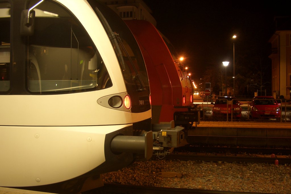 Wer ist schner?
Diese Frage kann man sich ab und zu in Kreuzlingen stellen, wenn sich ein GTW auf der S3 und die Schwarzwaldbahn mit BR 146 begegnen.
19.12.09.