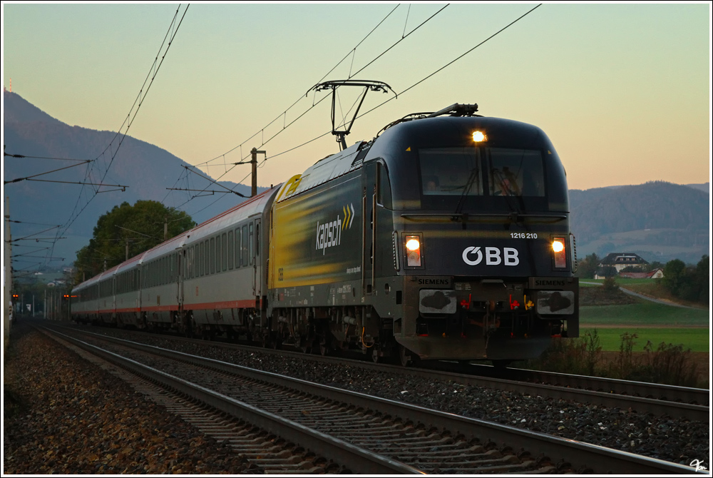 Werbelok 1216 210  Kapsch  fhrt mit EC 78  Gustav Klimt  von Graz nach Prag. Gloggnitz 18.10.2011