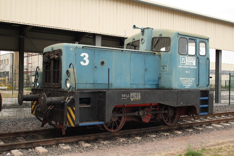 Werklok 3 Zellstoff Stendal wartet auf die nchste Arbeit. Aufgenommen am 30.08.2009 in Niedergrne
