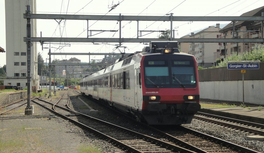 Werktglich 4x kann diese Szene festgehalten werden, wenn in Gorgier-St-Aubin von Yverdon her ein Regio einfhrt. Am 28.06.12 wurde ein Nachmittags-Einschalter vom RBDe 560 240-4 gezogen.