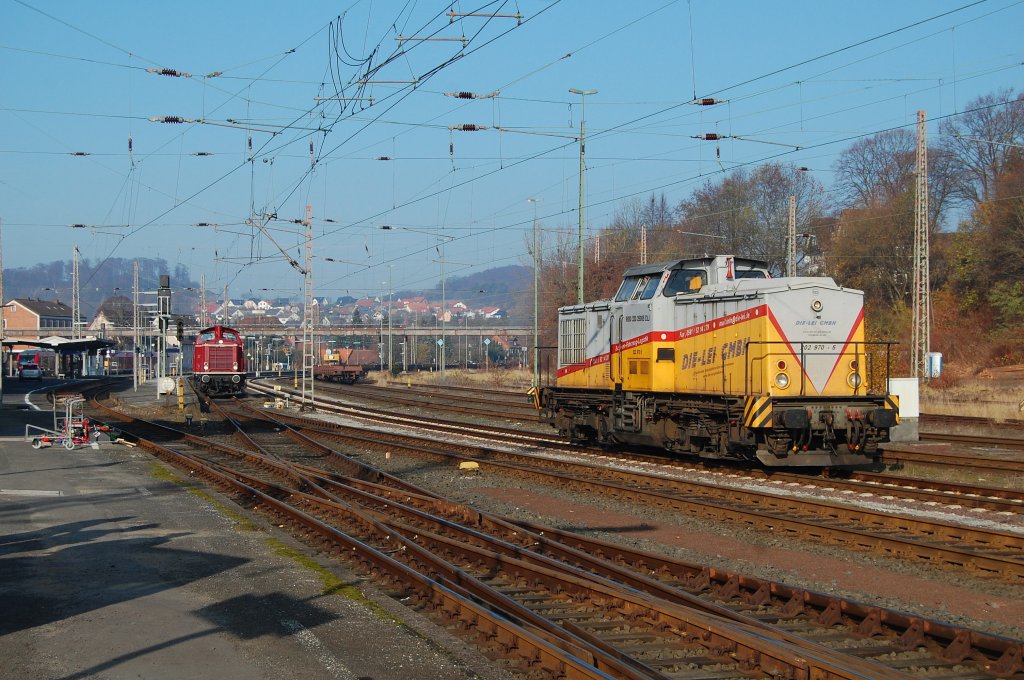 West-Ost Treffen: Links 211 019-5 der Vienenburger Eisenbahnfreunde, rechts 202 970-5 von Die Lei. Beide eingesetzt an Arbeitszgen zur IBN des ESTW Kreiensen