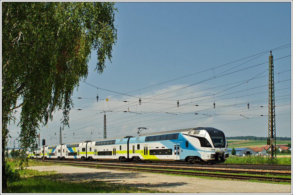 Westbahn 4010 als Zug 17514 von Wien Westbahnhof nach Freilassing bei der Durchfahrt durch Kirchstetten, 6.7.2012