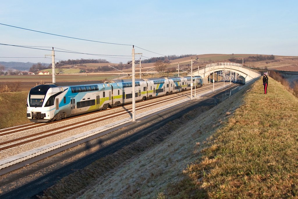 westbahn 916 ist nach Freilassing unterwegs. Das Foto entstand am 29.12.2012 an der Neubaustrecke zwischen Wien und St. Plten bei Km 45.