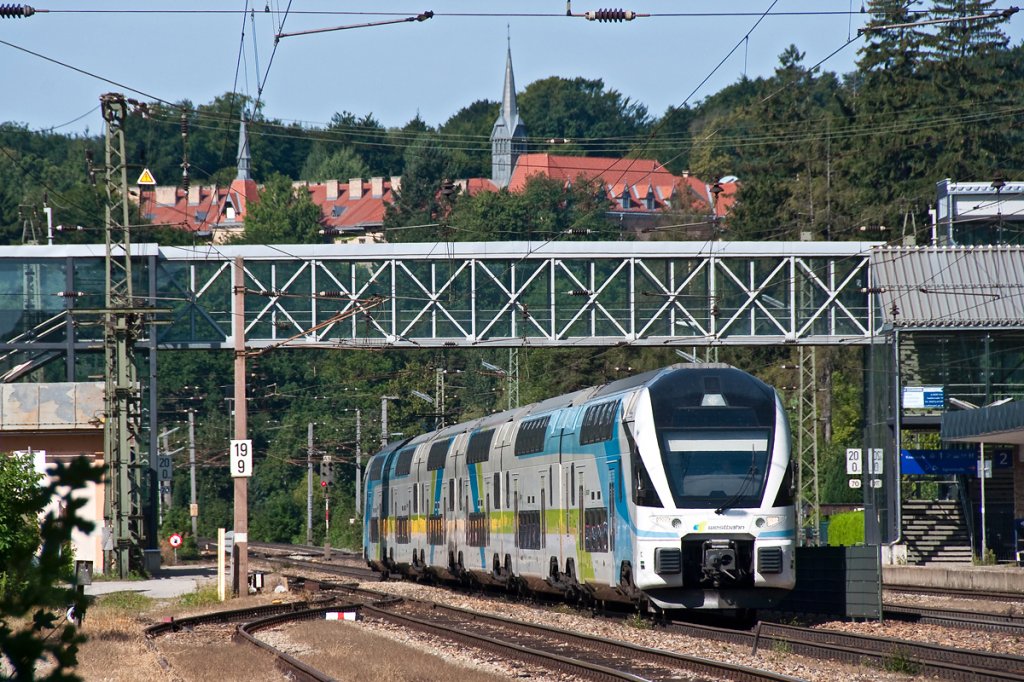 WESTbahn fhrt durch Tullnerbach-Pressbaum ihrem Ziel Wien Westbahnhof entgegen. Die Aufnahme entstand am 24.08.2012.