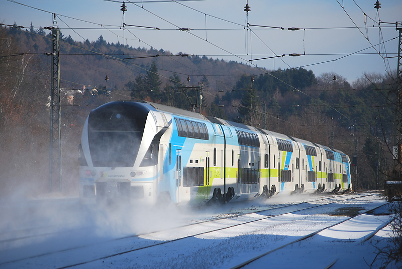 Westbahn von Freilassing kommend in Tullnerbach-Pressbaum am 18.1.2012.