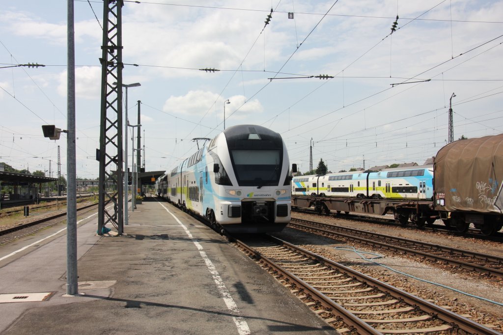 Westbahn Kiss wartet am 21.06.2012 in Freilassing auf seine Abfahrt nach Wien(Hbf.)
