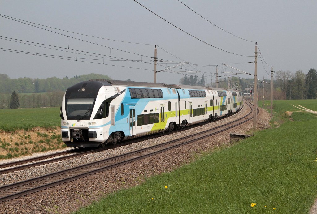 Westbahn von Wien nach Salzburg, bei Strawalchen am 01.05.2013