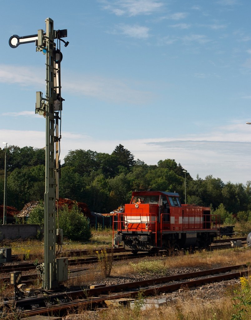 Westerwaldbahn (WEBA) Lok 7 (DH 1004) am 11.07.2011 im Bahnhof Altenkirchen/Ww. Die Lok hat Hp 0 und wartet auf freie Fahrt retour nach Au/Sieg zur Siegstrecke.