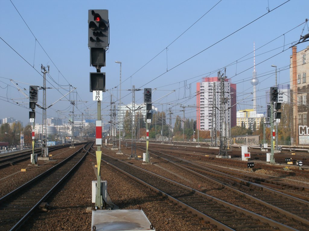 Westliche Ausfahrsignale am 29.Oktober 2011 in Berlin Ostbahnhof.