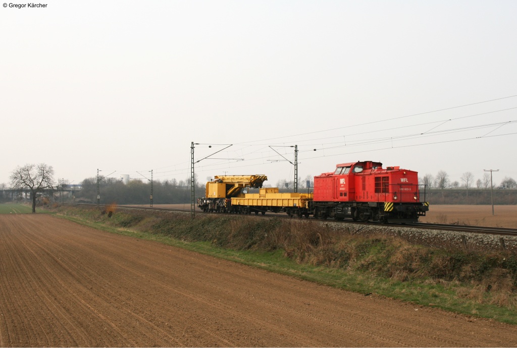 WFL-Lok 15 (202 822-3) mit einem Kranwagen Richtung Norden. Aufgenommen am 29.03.2013 bei Weinheim-Ltzelsachsen. Netter Gru auch an den TF.
