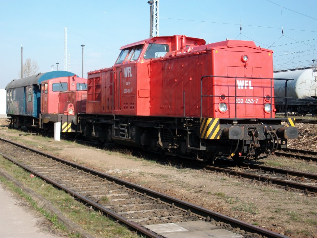 WFL-Nr.16(202 453)und WFL-Nr.13(312 035) am 03.April 2010 in Berlin Greifswalder Stra�e.