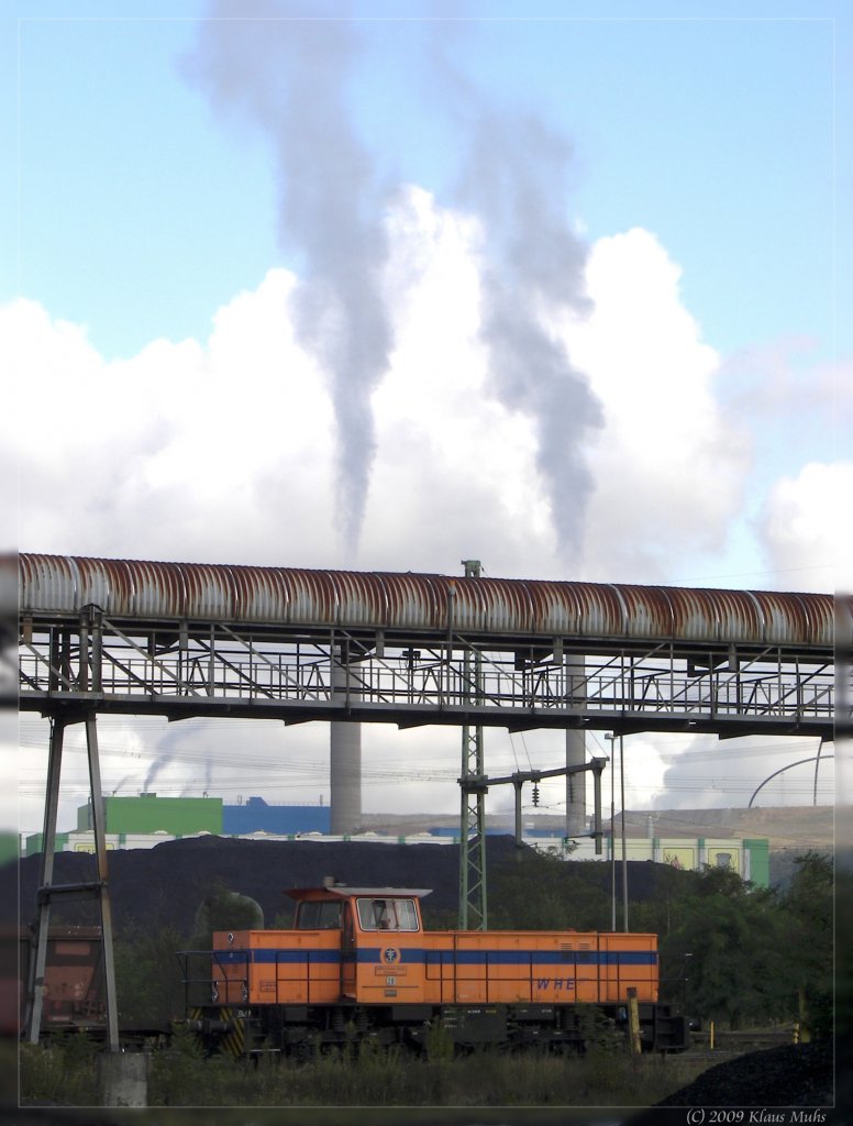 WHE 28 bei Rangierarbeiten auf dem Kohlenlagerplatz des Steag-Kraftwerk Herne. - - 25.09.2009