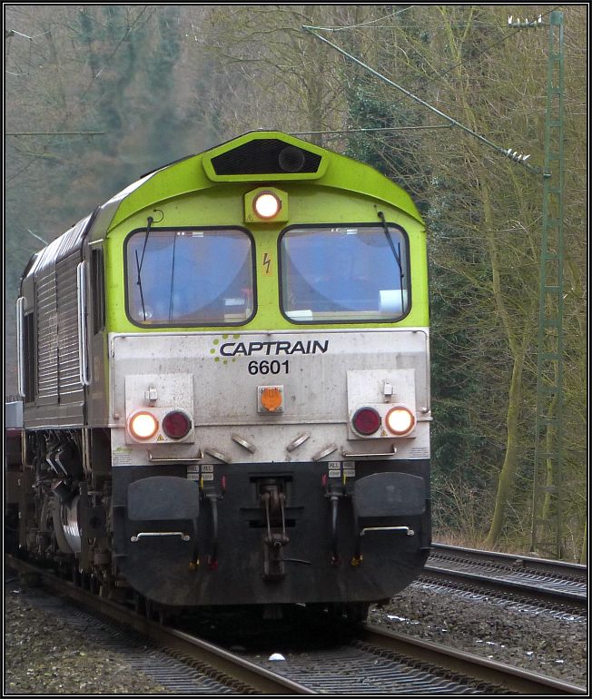 Wie eingefroren wirkt dieser Moment.Die Captrain Class 66 bildlich festgehalten
auf der KBS 485 bei Rimburg (Kr.Heinsberg) im Februar 2013.