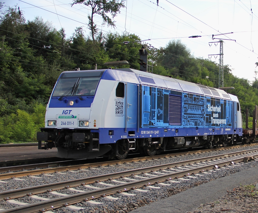 Wie hat es C-3PO in Star Wars Episode I so schn gesagt:  Man kann meine edelsten Teile sehen?  Bei der neu beklebten 246 011-1 der IGT wird dem Betrachter eben dieses  Rntgenbild  vorgegaukelt; eben  Sicherheit durch Transparenz .  Das war der erste Kracher. Der zweite ist, dass mit der Durchfahrt dieser neu gestalteten Lok am 06.09.2012 durch Eichenberg Richtung Norden auch die InnoTrans ihre Schatten voraus wirft, da die 246 011-1 einen neuen Bombardier SNCF Triebzug nach Wustermark berfhrte.