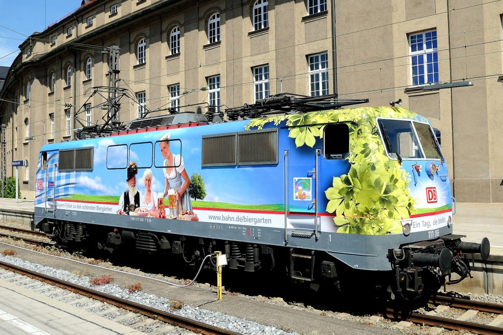 Wie versprochen die weiteren Bilder... Mit knapp 25 Minuten Versptung rollte 111 066  Die Biergarten-Lok  in Gleis 35 am Starnberger Flgelbahnhof des Mnchner Hbf ein. Geplant war 11 Uhr, aber da war  das Bier no net so kalt . 11.05.2012