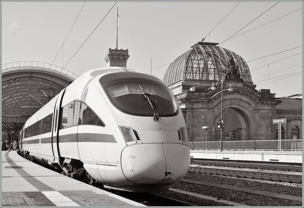 Wie weit vermittelt S/W Zeitlosigkeit? 
Und folglich: Passt S/W auch zum ICE?
Dresden, den 22. Sept. 2010