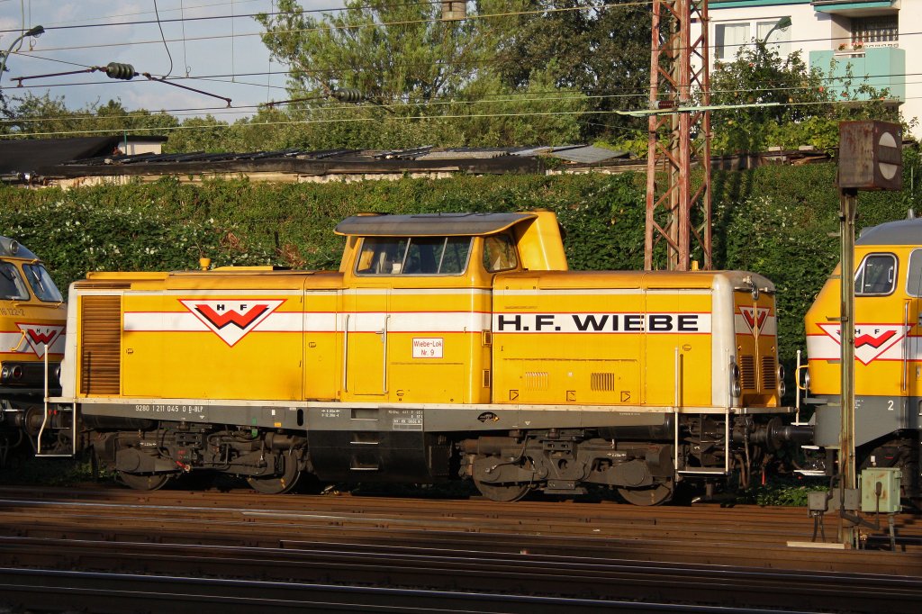 Wiebe Lok 9 (211 045) am 29.8.12 beim Rangieren in Dsseldorf-Rath.