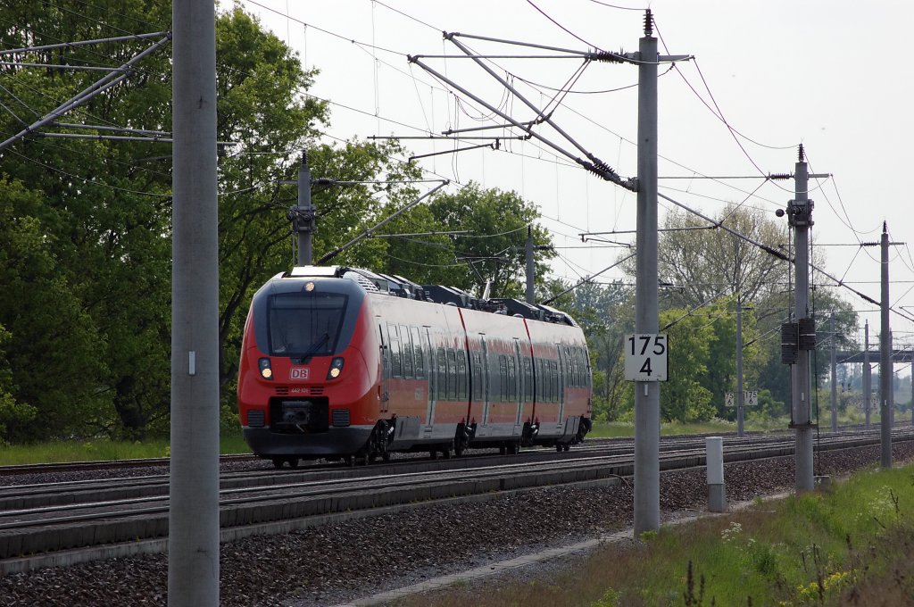 Wieder eine 442er auf Testfahrt. Diesmal die 442 101 zwischen Growudicke und Rathenow in Richtung Wustermark. 29.05.2010